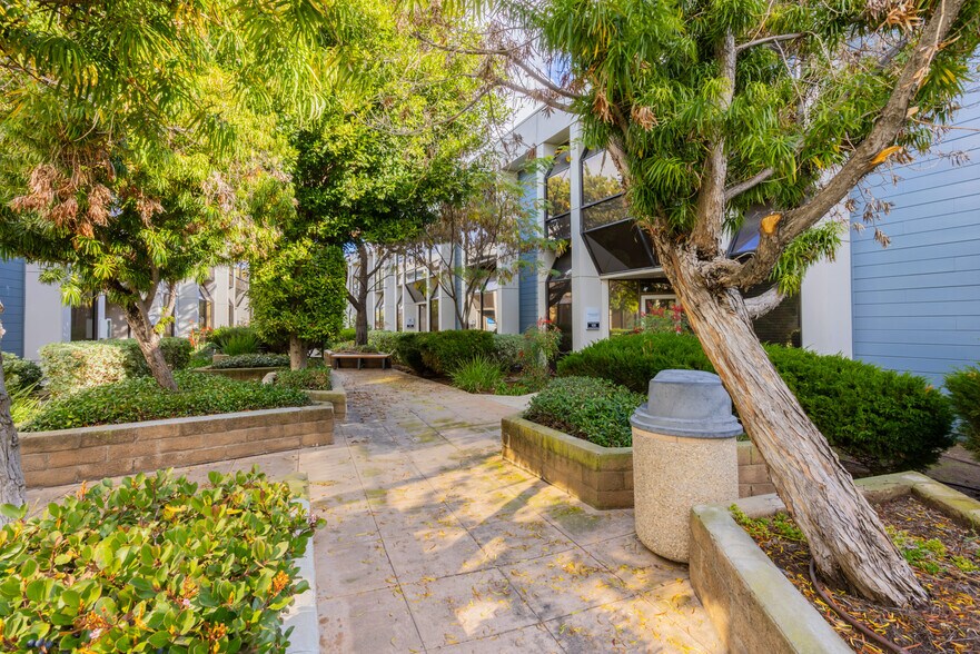 More Photos Of 4550 Kearny Villa Rd, San Diego Office For Sale