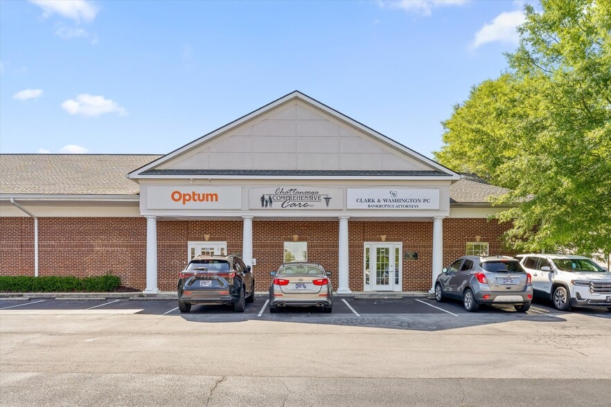 Primary Photo Of 7446 Shallowford Rd, Chattanooga Medical For Lease