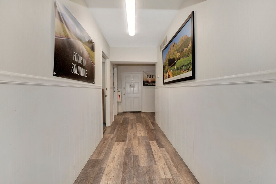 More Photos Of 103 Fort Salonga Rd, Northport Office For Sale