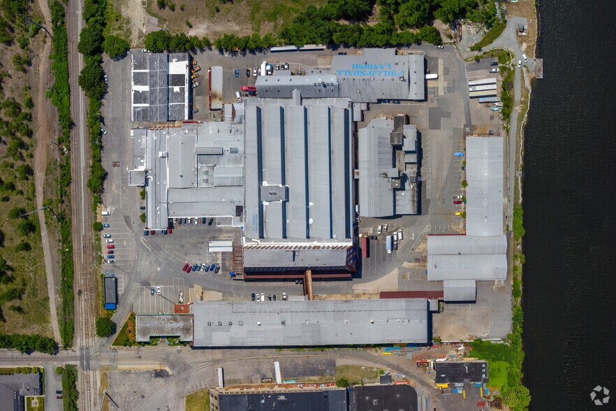 More Photos Of 310 Bourne Ave, Rumford Light Distribution For Lease