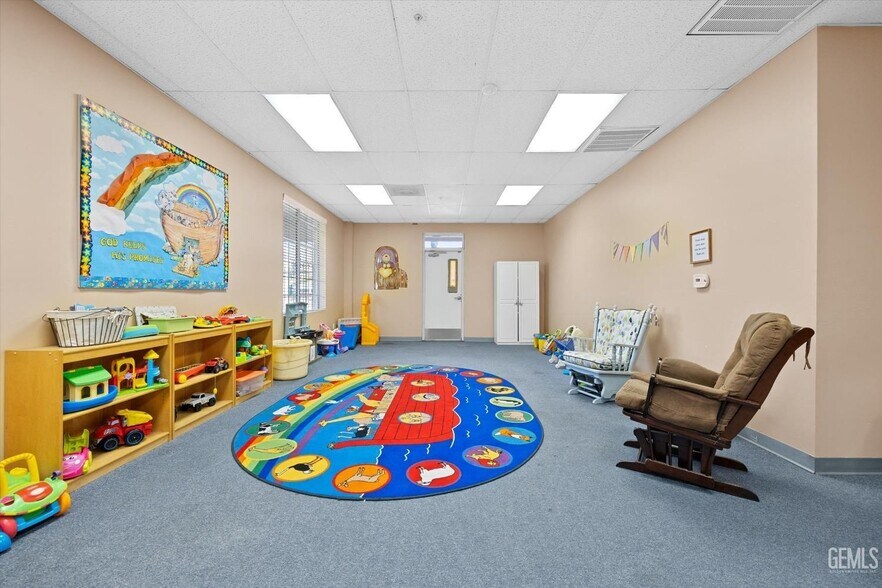 More Photos Of 425 S H St, Bakersfield Religious Facility For Sale