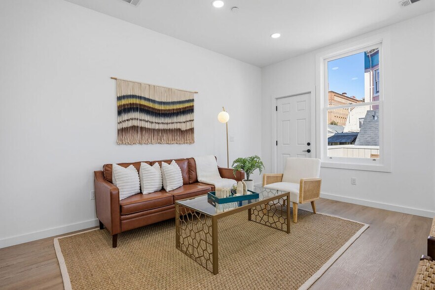 More Photos Of 2730 23rd St, San Francisco Showroom For Sale