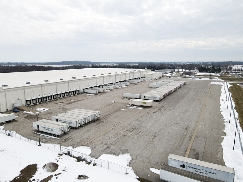 More Photos Of 33 Industrial Pky, La Porte Distribution For Lease