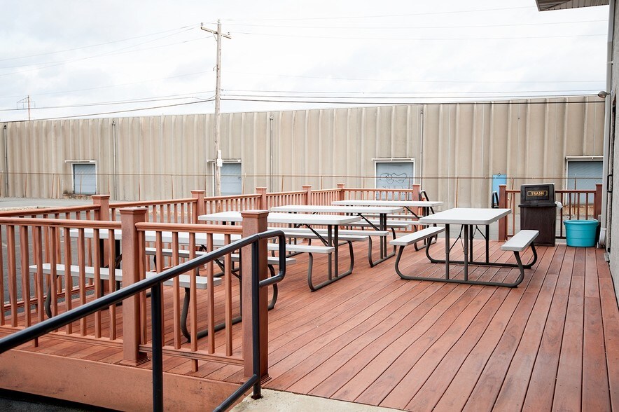 More Photos Of 400 Mack Dr, Croydon Flex For Lease