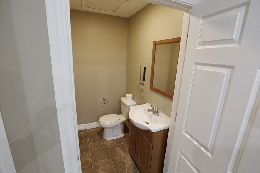 More Photos Of 10850 Pearl Rd, Strongsville Office For Sale
