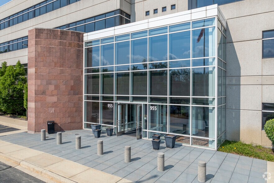 More Photos Of 955 American Ln, Schaumburg Office For Lease