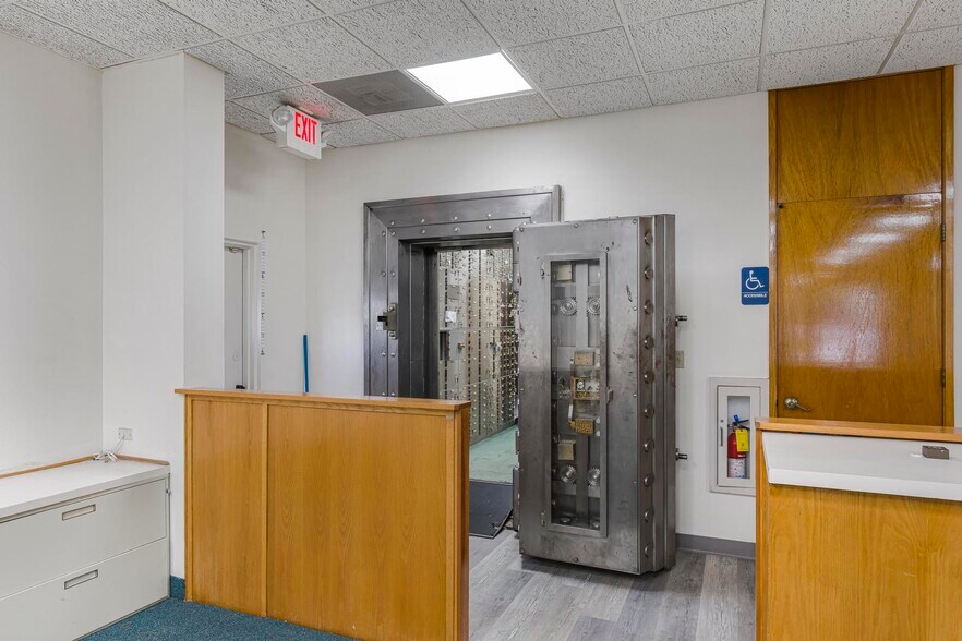 More Photos Of 1750 NE 8th St, Homestead Bank For Lease