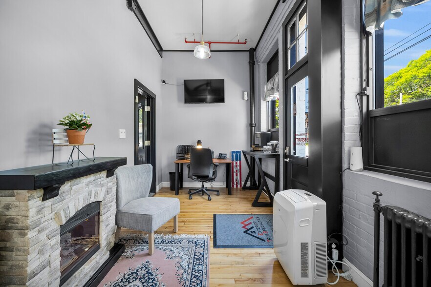 More Photos Of 300 Riverside Ave, Bristol Manufacturing For Sale