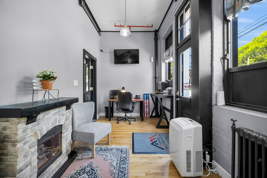 More Photos Of 300 Riverside Ave, Bristol Manufacturing For Sale