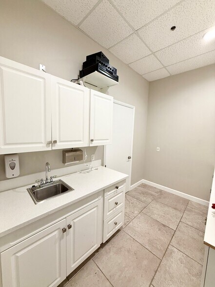More Photos Of 5505 W Chandler Blvd, Chandler Medical For Lease
