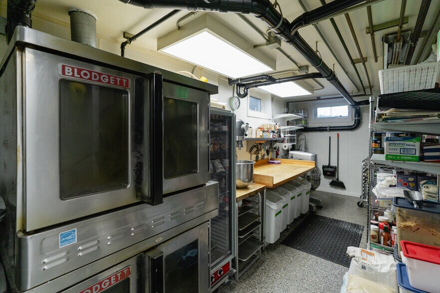 More Photos Of 927 S Cobb St, Palmer Restaurant For Sale