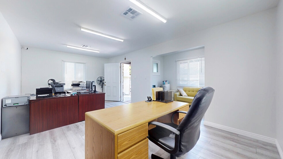 More Photos Of 6851 Foothill Blvd, Tujunga Office Residential For Sale