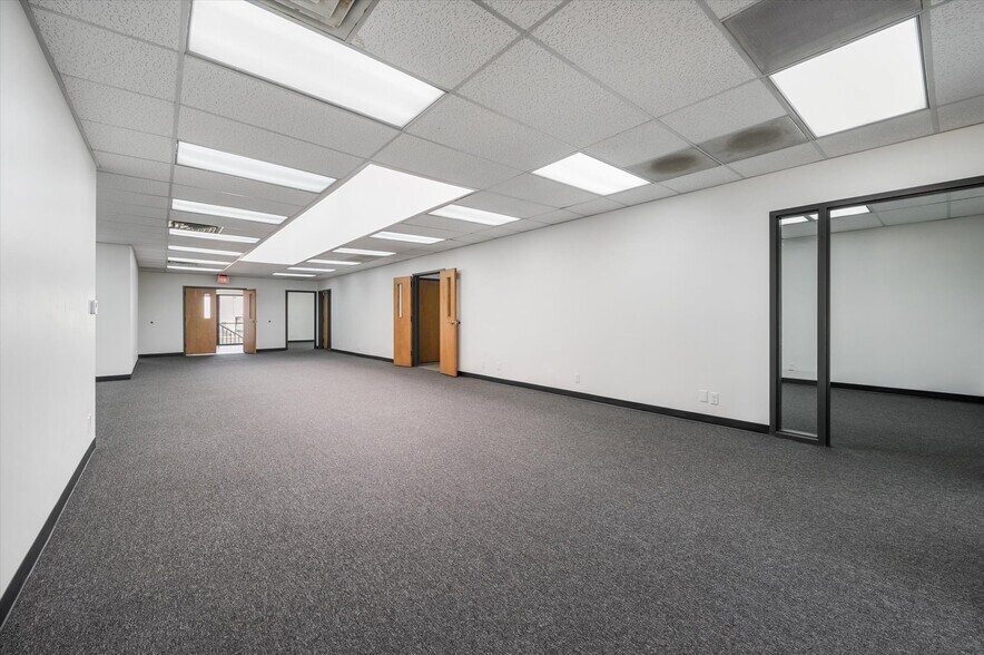 More Photos Of 1175 Post & Paddock Rd, Grand Prairie Office For Lease