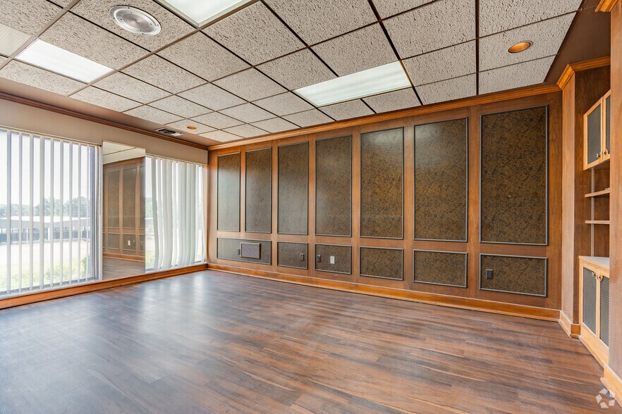 More Photos Of 3385 Airways Blvd, Memphis Office For Sale