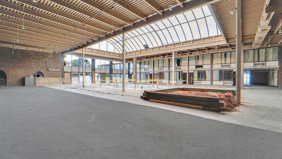 More Photos Of 125 N Main St, Newark Hotel For Sale