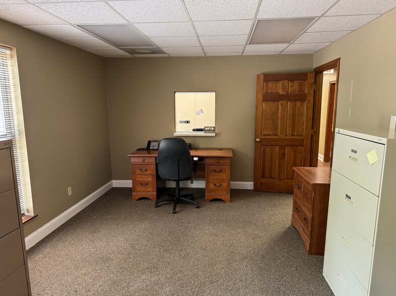 More Photos Of 1950 Collins Blvd, Austell Service For Lease