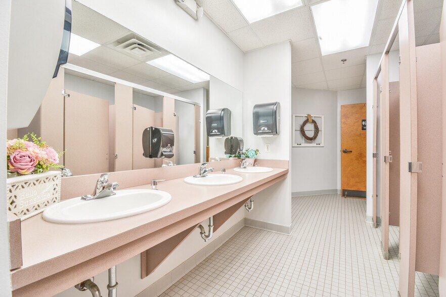 More Photos Of 1400 Grayson Hwy, Lawrenceville Religious Facility For Sale