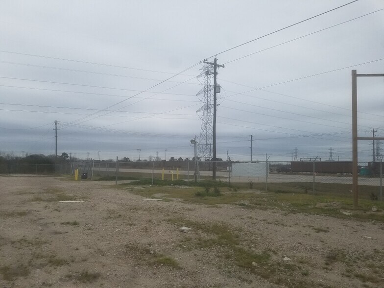 More Photos Of 23218 W Highway 6, Alvin Land For Lease