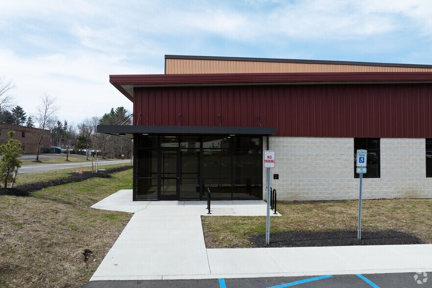 More Photos Of 42 Corporate Circle, Albany Manufacturing For Lease