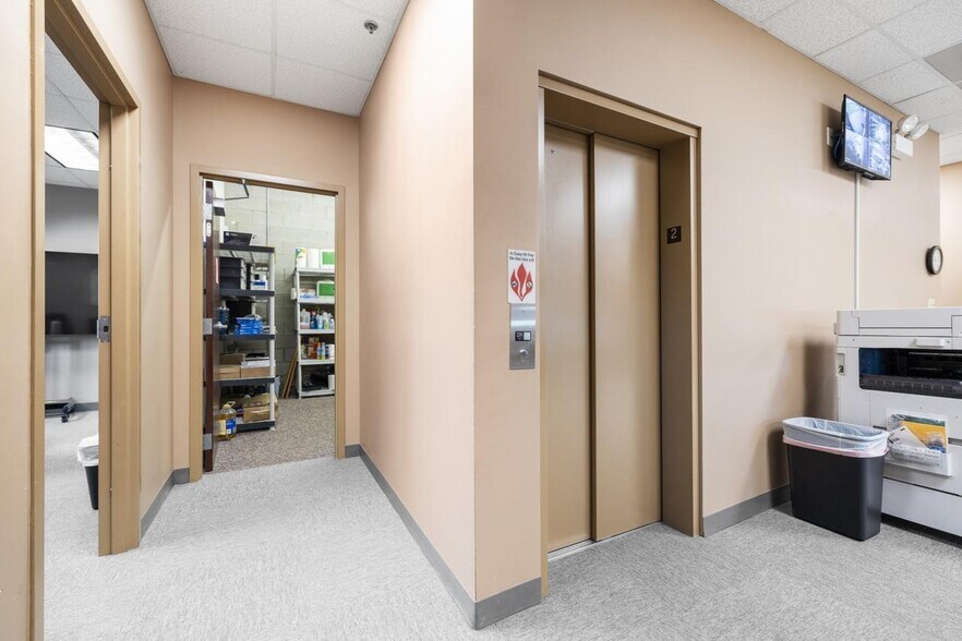 More Photos Of 13412 W 159th St, Homer Glen Showroom For Sale