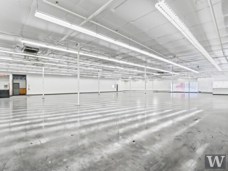 More Photos Of 10830 Santa Monica Blvd, Los Angeles Storefront Retail Office For Sale