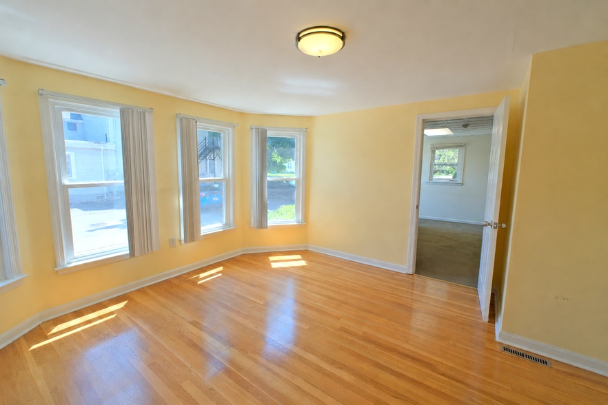 More Photos Of 1 E Chestnut St, Sharon Medical For Lease