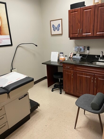 More Photos Of 14090 Metropolis Ave, Fort Myers Medical For Lease