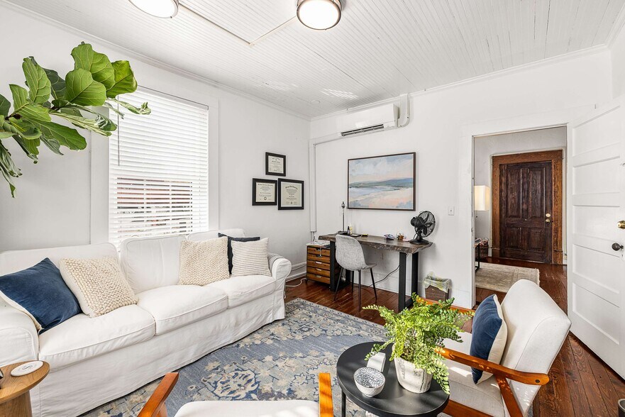 More Photos Of 35 S Peachtree St, Norcross Restaurant For Sale