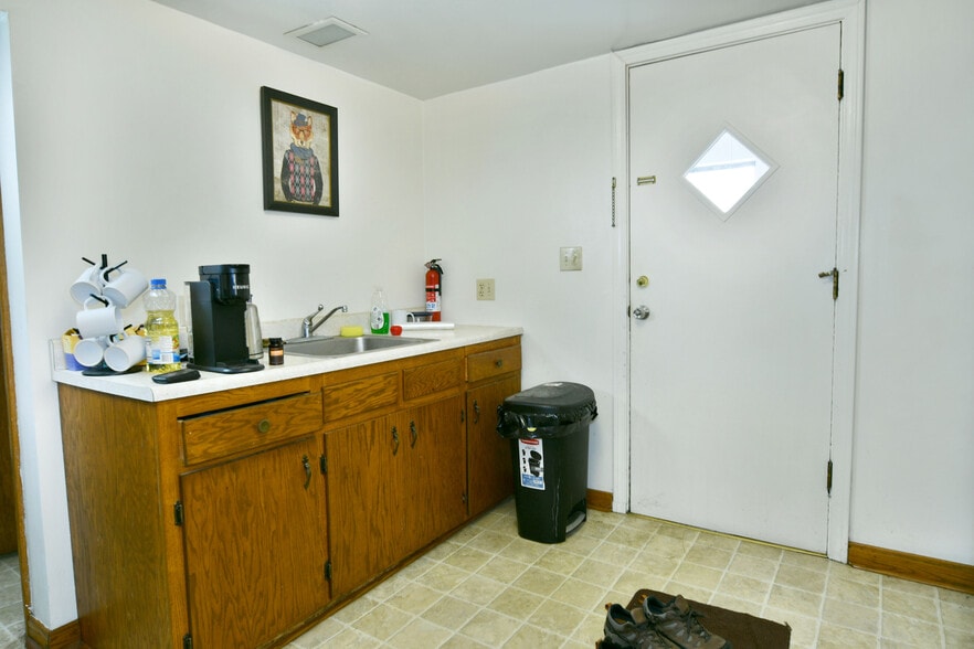 More Photos Of 12-14 N Main St, Hubbard Storefront Retail Residential For Sale