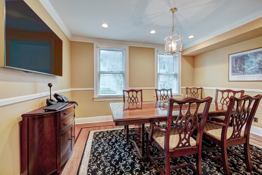 More Photos Of 24 Washington Ave, Chatham Office For Sale