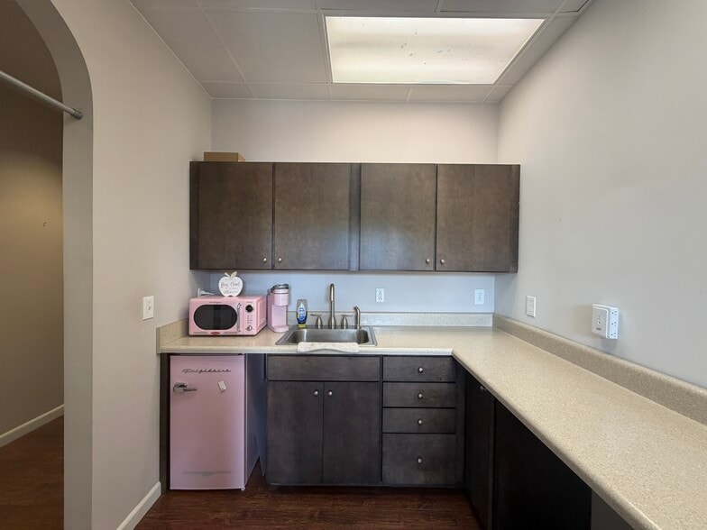 More Photos Of 4811 Trousdale Dr, Nashville Freestanding For Lease