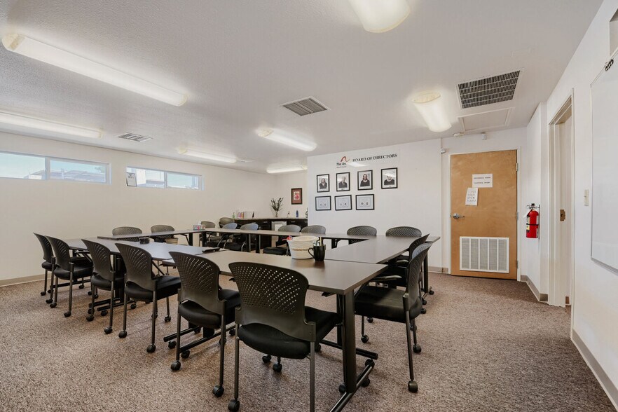 More Photos Of 641 E 112th Ave, Northglenn Veterinarian Kennel For Sale