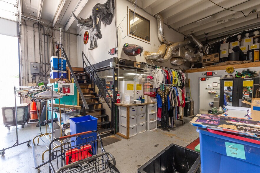More Photos Of 2169 10th St, Sarasota Warehouse For Sale