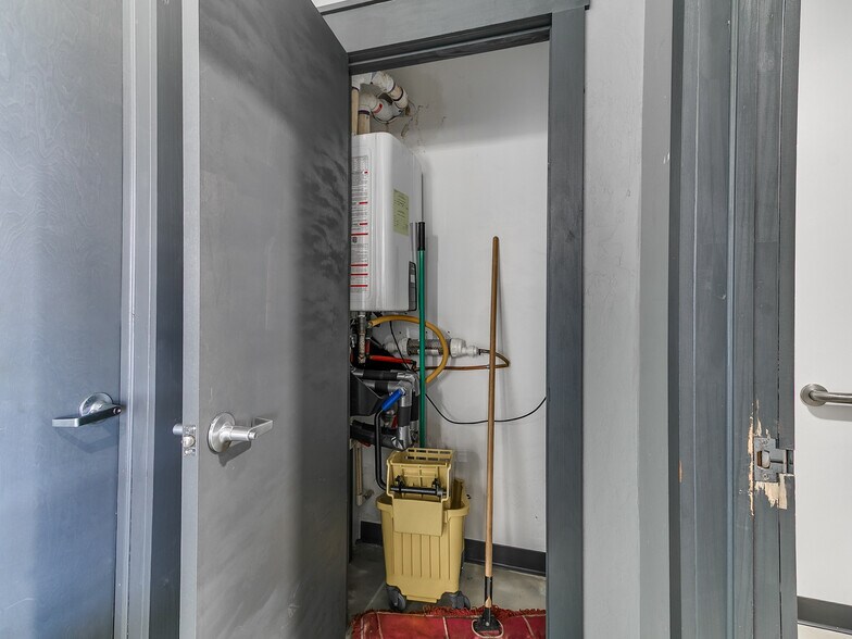More Photos Of 504 Stinson St, Norman Convenience Store For Sale