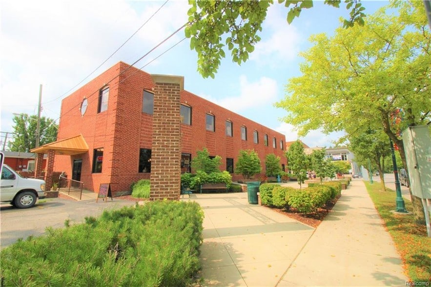More Photos Of 107 S Main St, Almont Restaurant For Lease