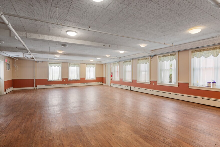 More Photos Of 59 Meadow St, Rutland Flex For Sale