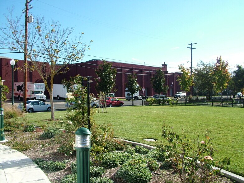 More Photos Of 8 W 9th St, Santa Rosa Warehouse For Lease