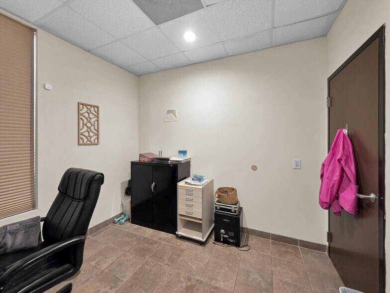 More Photos Of 6429 Fairmont Pky, Pasadena Office For Sale