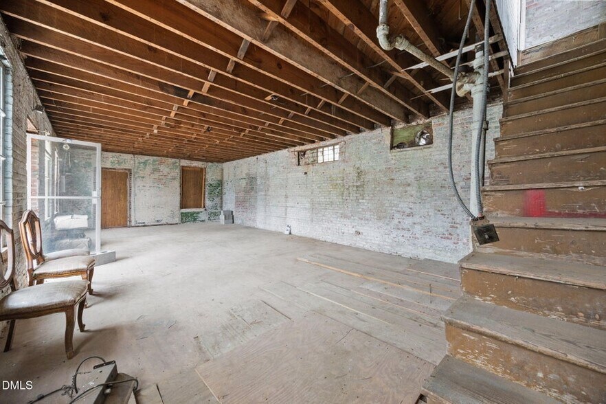 More Photos Of 1300 College St, Oxford Flex For Sale