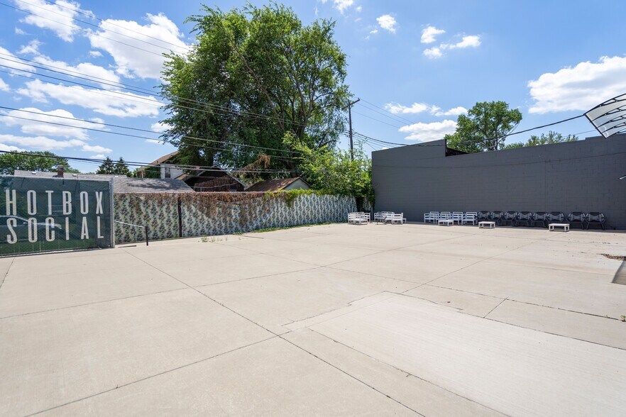 More Photos Of 23610 John R Rd, Hazel Park Auto Repair For Sale