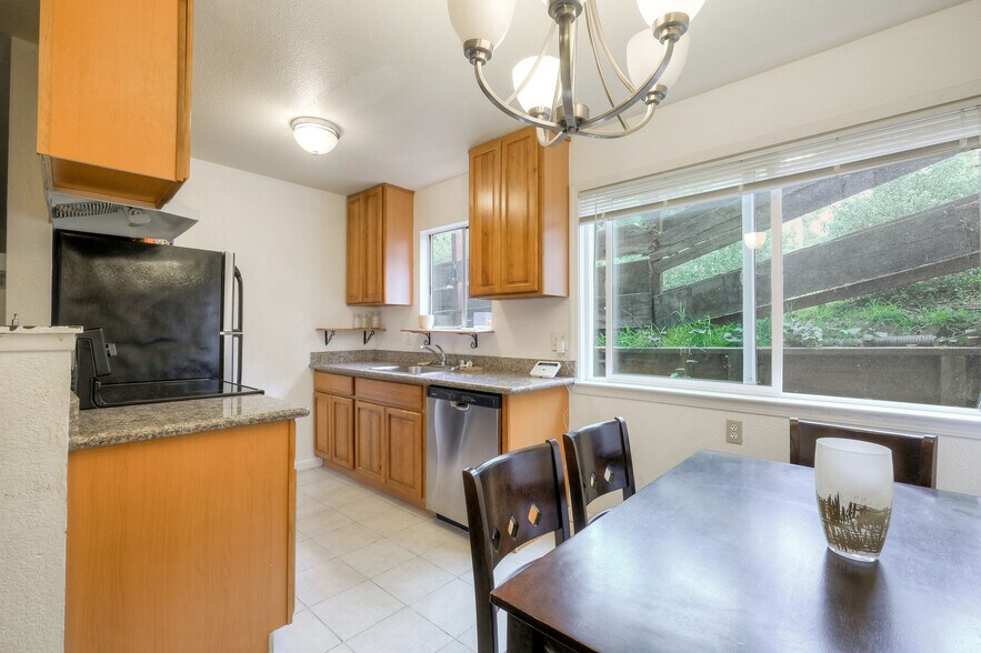 More Photos Of 2443 Grande Vista Ave, Oakland Apartments For Sale