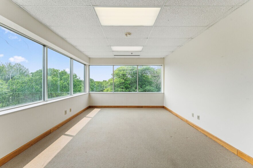 More Photos Of 4388 Shoreline Dr, Spring Park Storefront Retail Office For Sale