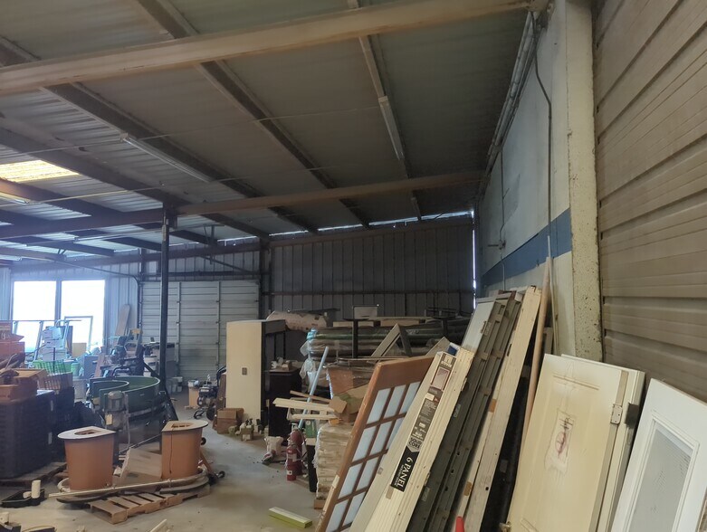 More Photos Of 513 Illinois St, South Houston Industrial For Sale