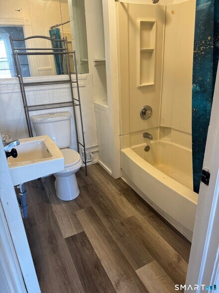 More Photos Of 643-645 Burnside Ave, East Hartford Apartments For Sale