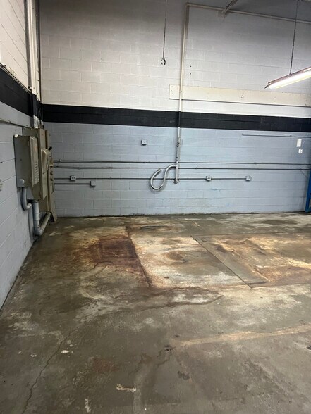 More Photos Of 115-119 Joey Dr, Elk Grove Village Warehouse For Sale