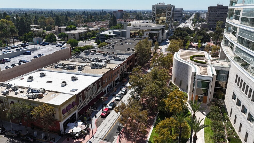 More Photos Of 410 W 4th St, Santa Ana Office For Sale