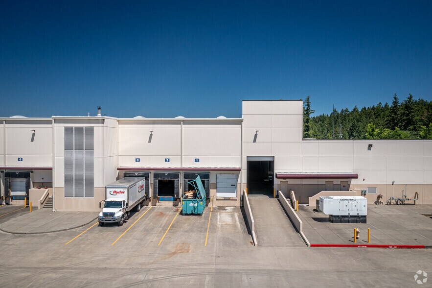 More Photos Of 4175 Pioneer Ave, Dupont Distribution For Lease