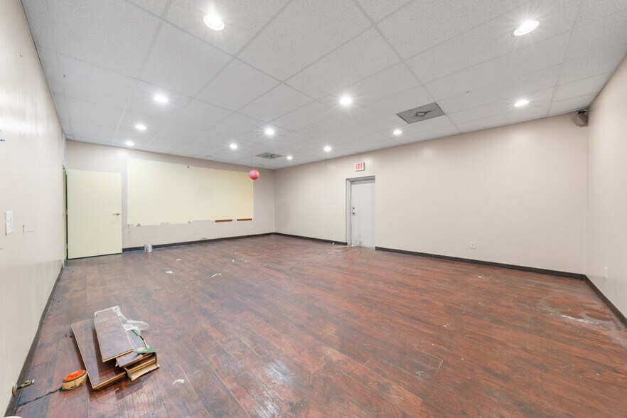 More Photos Of 1405-1437 Freeway Dr, Reidsville General Retail For Lease