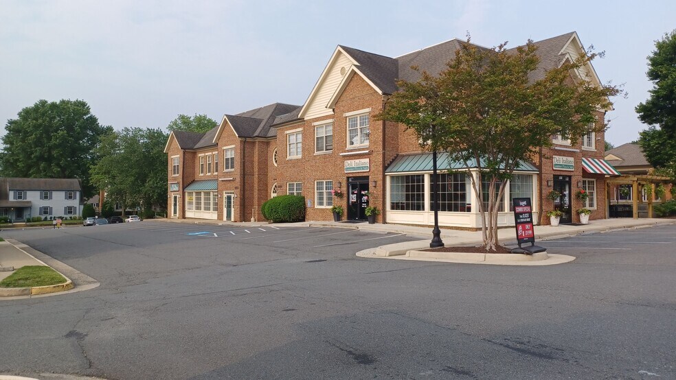 More Photos Of 9911-9913 Georgetown Pike, Great Falls Storefront Retail Office For Lease