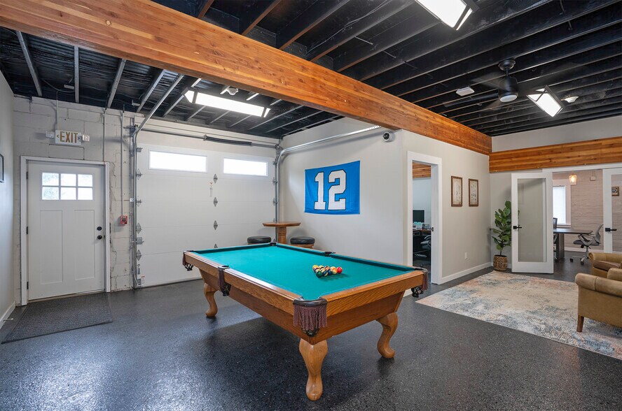 More Photos Of 709 106th St S, Tacoma Auto Repair For Sale